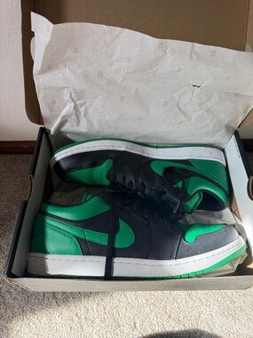 Air Jordan 1 Low Lucky 🍀 Green Nike Men's Low-Top Sneakers - Black & Green